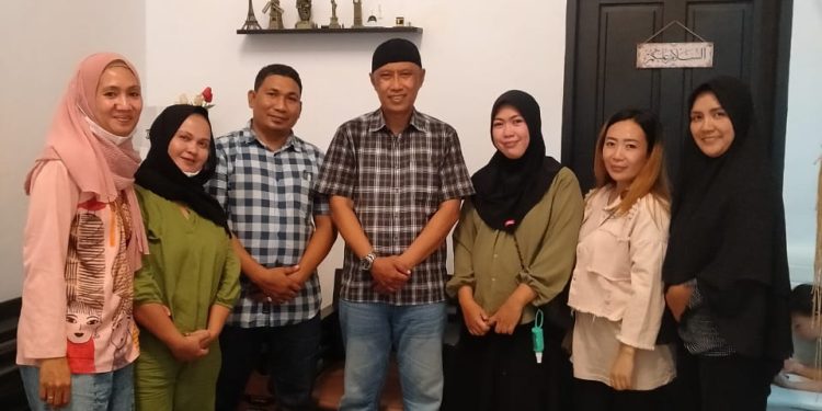 Jalin Silaturahmi, Alumni SMP Ahmad Yani Angkatan 94 Kunjungi Guru Geografi
