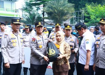 Ribuan Paket Sembako dari Kapolri Disalurkan ke Wilayah Jakarta Selatan