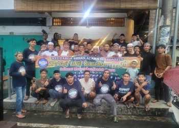 Bentuk Kepedulian, ALAKA Solidarity Menggelar Aksi Berbagi Nasi Kotak di Jl Bandang