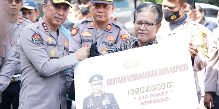 Wujud Kepedulian Kapolri ke Masyarakat, 2 Ribu Bansos Disebar ke Warga Jakarta Utara