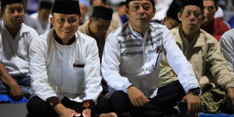 Diakhir Pekan Bulan Ramadhan, Camat Tallo Beserta Jajaran Shalat Subuh Berjamaah