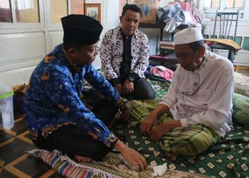 Bentuk Ungkapan Duka Cita, Camat Tallo Melayat ke Rumah Duka