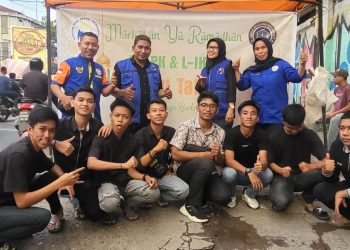 Moment Terbaik, Y-APK Berbagi Nasi Kotak Kepada Pengguna Jalan