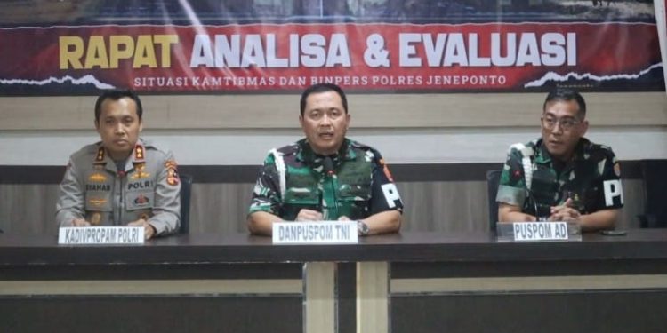 Terkait Penyerangan Mako Polres Jeneponto, Tim Gabungan Div Propam Polri dan PUS POM TNI Menggelar Konferensi Pers