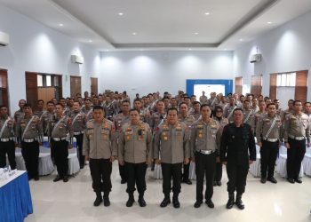 Kapolda Sulsel Lepas 75 Personel Dit Lantas Polda Sulsel Pengamanan KTT ASEAN Ke-42 Tahun 2023