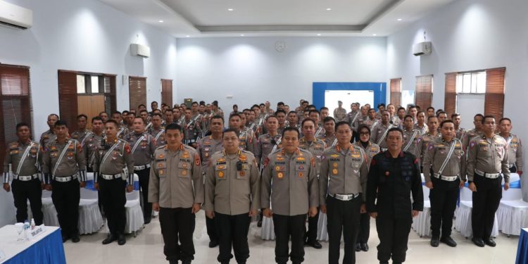 Kapolda Sulsel Lepas 75 Personel Dit Lantas Polda Sulsel Pengamanan KTT ASEAN Ke-42 Tahun 2023