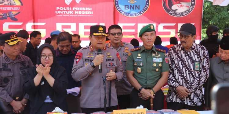 Kapolda Sulsel Musnahkan Ratusan Butir Ekstasi dan Puluhan Kilo Barang Bukti Narkotika Kasus Lima Bulan Terakhir