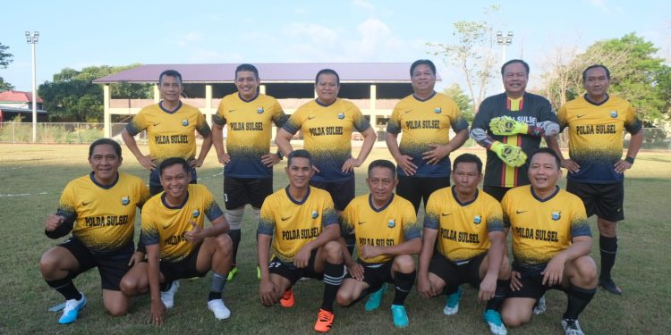 Meriahkan Hari Bhayangkara Ke -77 Polda Sulsel vs Jurnalis Tanding Sepakbola Persahabatan