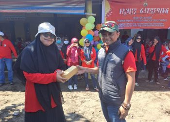 Camat Tallo Gelar Family Gathering Di Pantai Tanjung Bayang