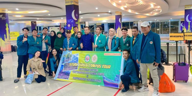 Dekan FH UIT Lepas Peserta Studi Tiru dan Studi Tour ke Universitas Gadjah Mada