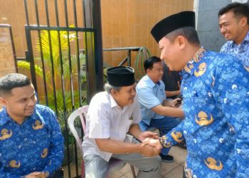 Bentuk Duka Cita, Camat Tallo Melayat ke Rumah Duka Almarhum Prof. Ir. H. Mansyur Hasbullah, M. Eng