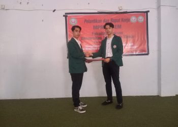 Dekan Fakultas Hukum UIT Resmi Melantik Ketua MPM dan Ketua BEM Periode 2023/2024