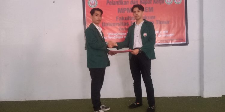 Dekan Fakultas Hukum UIT Resmi Melantik Ketua MPM dan Ketua BEM Periode 2023/2024