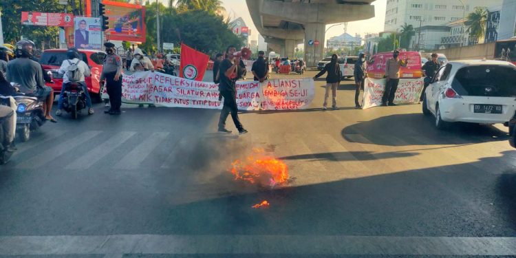 Memperingati Hari Sumpah Pemuda, Aliansi UIT Menggelar Aksi Demo Tuntut Ketua MK Dicopot 