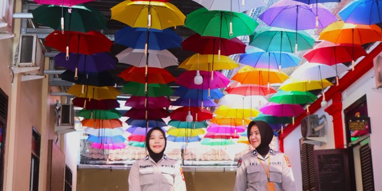 Demi Kenyamanan Warga, Polres Gowa Pasang Spot Foto Payung Menuju Ke Ruang Pelayanan Publik