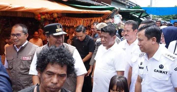 Wali Kota Makassar Bersama Camat Tallo Dampingi Pj. Gubernur Tinjau Bahan Pokok di Pasar Pannampu