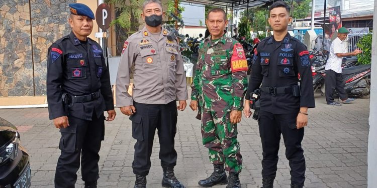 Pastikan Perayaan Ibadah Natal Aman, Kapolsek Rappocini Pantau Langsung Pengamanan Gereja