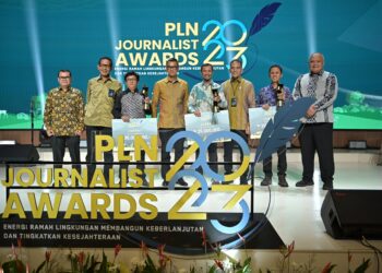 Usung Tema Energi Ramah Lingkungan, Dua Jurnalis Sulawesi Selatan Terima Penghargaan Direktur Utama dalam PLN Journalist Awards 2023