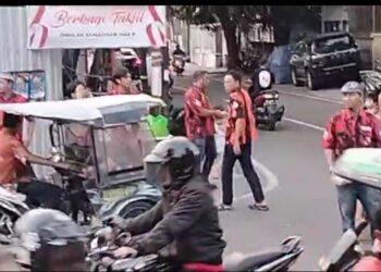 Akhir Ramadhan, Pemuda Pancasila Gelar Berbagi Takjil  Bagi Pengguna Jalan