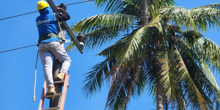 Negara Hadir, PLN Listriki Dua Desa Pesisir di Provinsi Sulawesi Tenggara