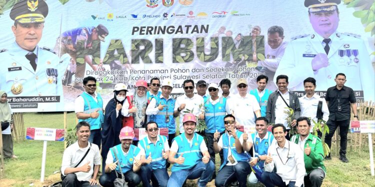 Peringatan Hari Bumi 2024, PLN Tanam 1.000 Pohon Produktif di Wajo