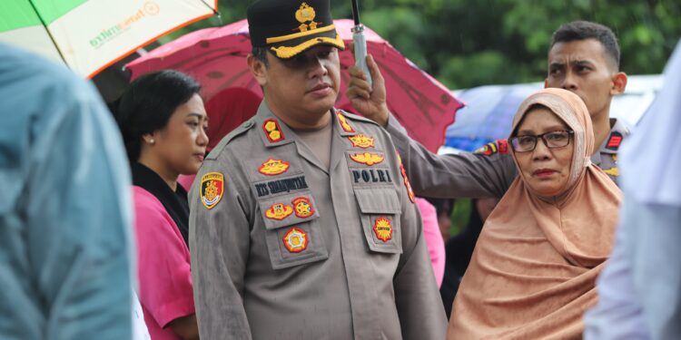 Berikan Dukungan dan Empati, Kapolres Gowa Hadiri Pemakaman Anak Bungsu AIPDA Musdin Mappa