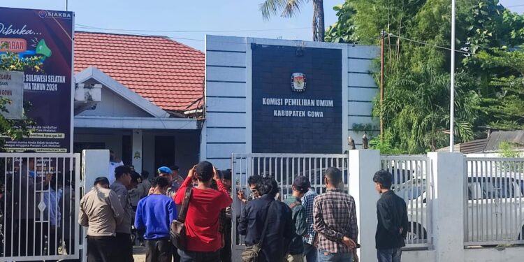 Koalisi AKSI Unjuk Rasa Menyoroti Keputusan KPU Gowa Terkait Perekrutan PPK Tahun 2024