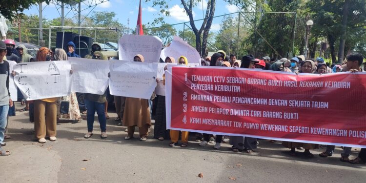 Tuntut Oknum Kades Biring Ere Ditetapkan Jadi Tersangka, Ratusan Massa Serbu Polres Pangkep