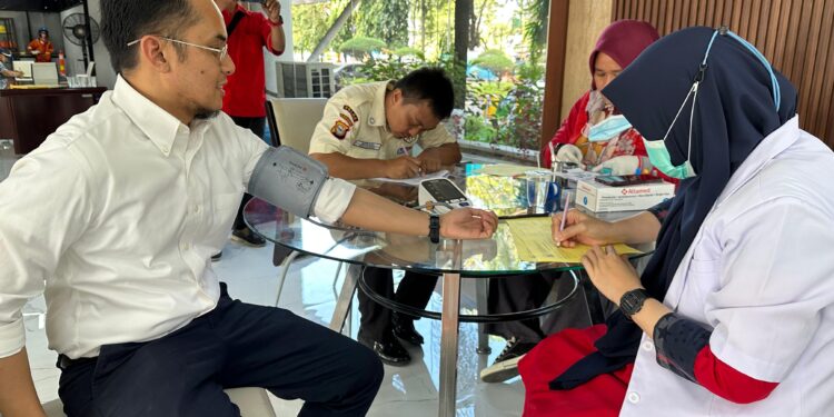 Bersama Pemprov Sulawesi Selatan, Pegawai PLN UID Sulselrabar Donorkan Darah untuk Kemanusiaan