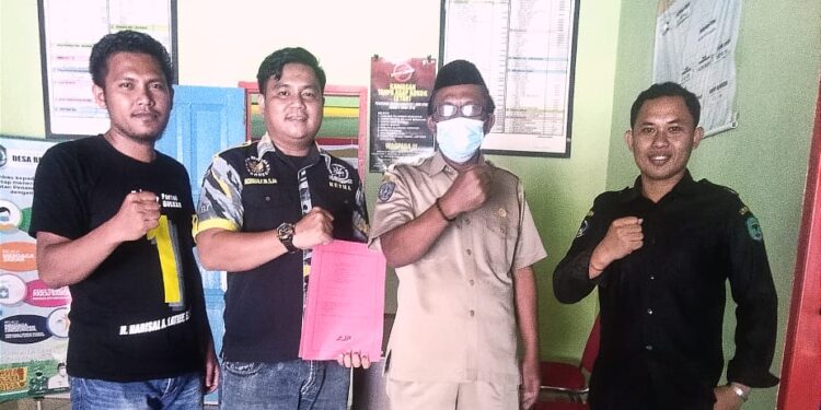 Sinyal Sulit ! LSM GMBI Menyerahkan Laporan Hasil Observasi Kepada Desa hingga Dinas Kominfo Luwu Utara
