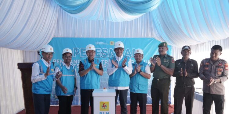 Mampu Kurangi 715 Ton Emisi Karbon, Teknologi PLTS Milik PLN Pasok 100% Energi Bersih Bagi Masyarakat Pulau Bembe