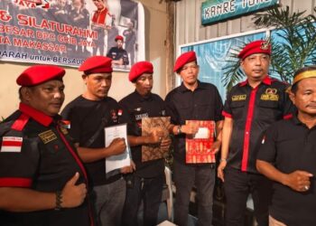 Serahkan 3 Mandat, Ketua GRIB Jaya Sulsel Muh Amin : Segera membentuk Pengurus