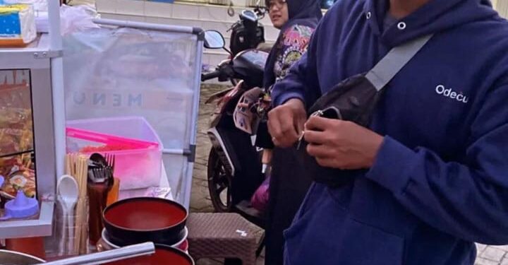 Satuan Sat Brimob Mengisi Kekosongan saat Lepas Piket dengan Jual Bakso