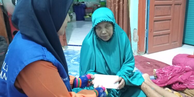 Memperingati 1 Muharram 1446 Hijriah, Aksi Peduli Kemanusiaan melakukan penyerahan donasi kepada warga Kabupaten Gowa