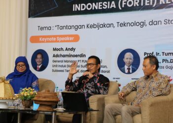GM PLN UID Sulselrabar Paparkan Strategi Transisi Energi untuk Capai NZE 2060 Dalam Seminar Nasional Teknik Elektro