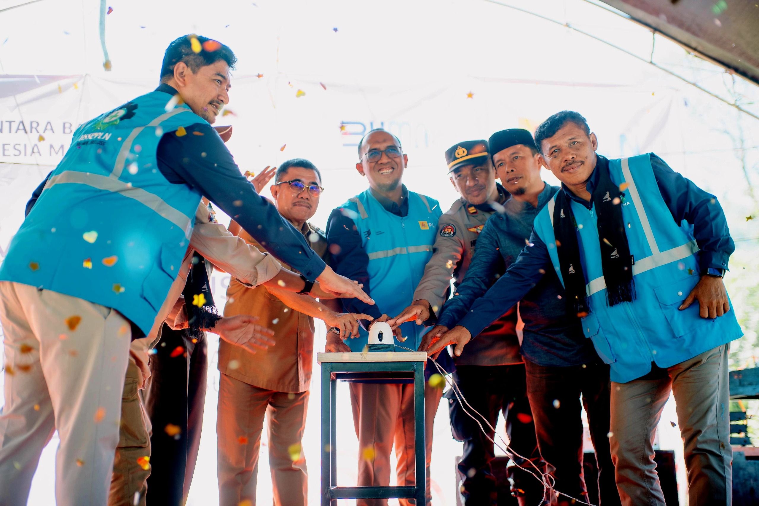 Terang di Hari Kemerdekaan, 34 Dusun Terpencil Sulawesi Barat Menikmati Listrik PLN 24 Jam!