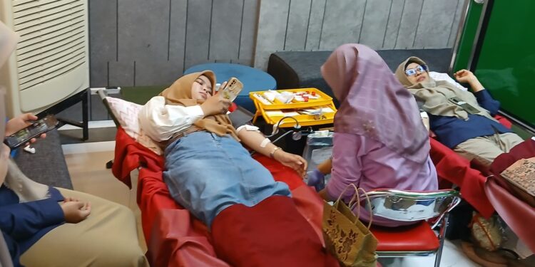 Memeriahkan Hari Kemerdekaan, PLN Bersama UPT Transfusi Darah Sulawesi Selatan Gelar Donor Darah