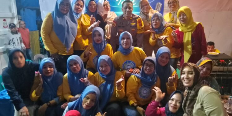 Kapolsek Makassar Bakar Semangat Finalis Lomba Karaoke Bara Baraya Utara Idol