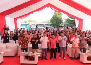 Bukti Negara Hadir, 145 Warga Prasejahtera di Makassar Dapat Sambungan Listrik PLN Gratis