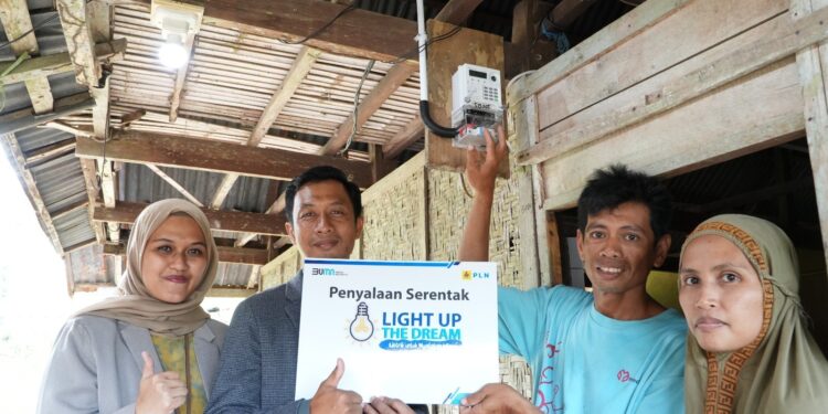 Nyalakan Mimpi Masyarakat, PLN Hadir di Hari Pelanggan Nasional 2024 melalui Program Light Up The Dream