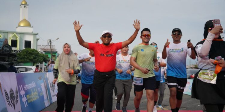 Gelorakan Semangat Transisi Energi, PLN Mobile Sulbar Run 2024 Berhasil Ajak Pelari Kurangi Emisi 1.800 Kg CO2
