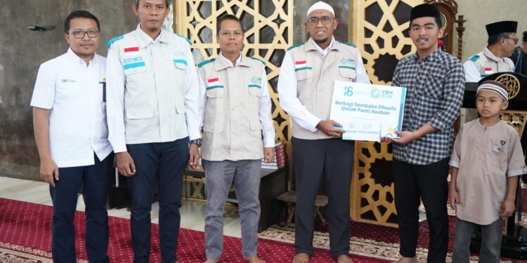 Peringati Maulid Nabi, PLN Bagikan Bantuan Sembako kepada Masyarakat Pra-Sejahtera