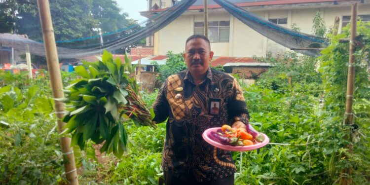 Gotong Royong Panen Hasil Kebun, Warga Kampung Buyang Penuhi Kebutuhan Pangan