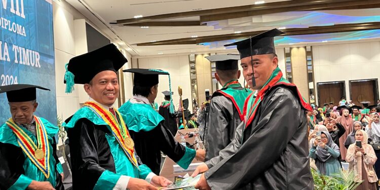 Sukses Wisuda 673 Lulusan, Rektor UIT : Jaga Nama Baik Almamater dan Semoga Ilmunya Bermanfaat