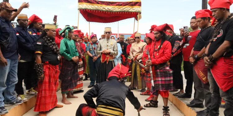 Silaturahmi Kebangsaan: Danlantamal VI Makassar Kunjungi Kerajaan Gowa di Istana Balla Lompoa