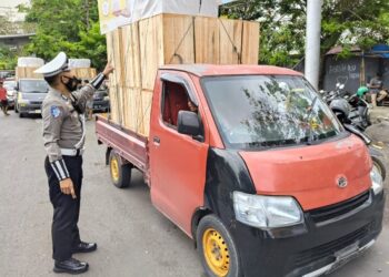 Mulai 1 Juni 2025, Polisi Tempel Stiker Peringatan Keras untuk Kendaraan ODOL