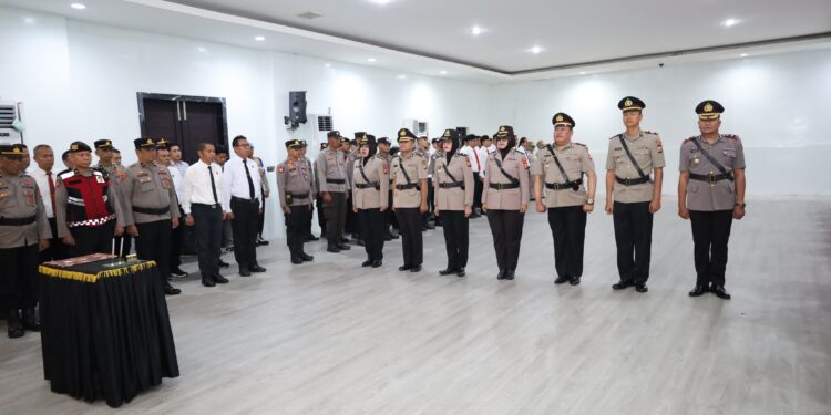 Polrestabes Makassar Lakukan Sertijab, Sejumlah Pejabat Utama dan Kapolsek Alami Rotasi Jabatan