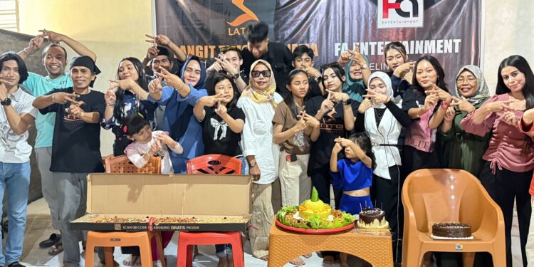 Milad ke-6 Latoa Makassar: Kejutan Hangat di Tengah Latihan Film PEDDI PALAOKA