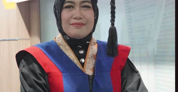 Lulus Cumlaude di UNM, Fitriyani Dorong Pendidikan Karakter Lewat Siaran Radio