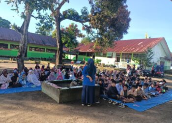 SD Inpres Palompong Melaksanakan Jum’at Ibadah di Halaman Sekolah
